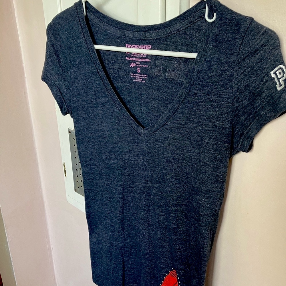 VINTAGE VICTORIAS SECRET-BOSTON RED SOX- VTG-PINK- V NECK TOP SMALL